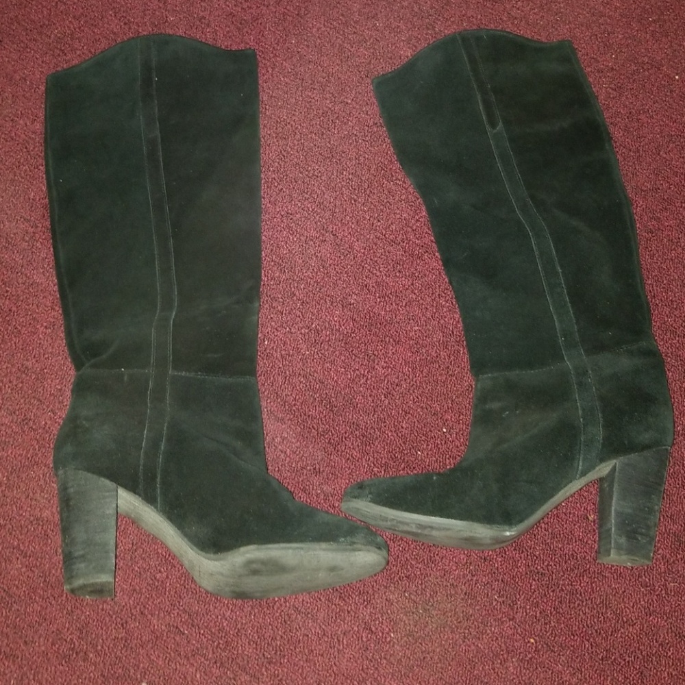 Black Guess boots. Knee high. Good condition.....